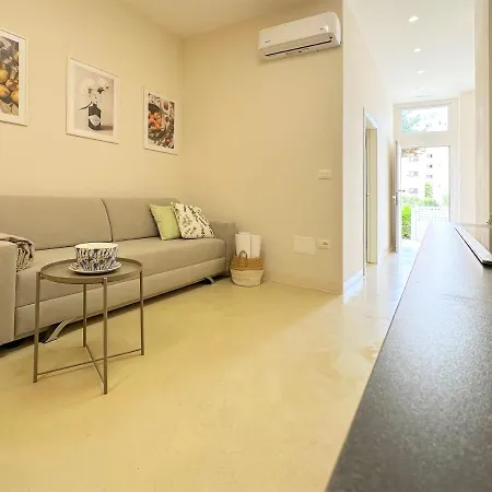 13 Eur For Monthly - By The Sea - Hbs * Golem (Tirana)