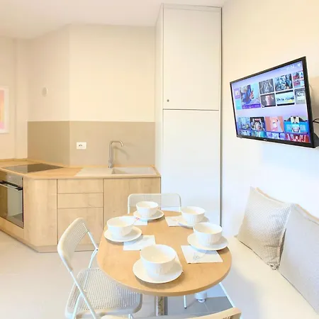 13 Eur For Monthly - By The Sea - Hbs Appartamento Golem (Tirana)